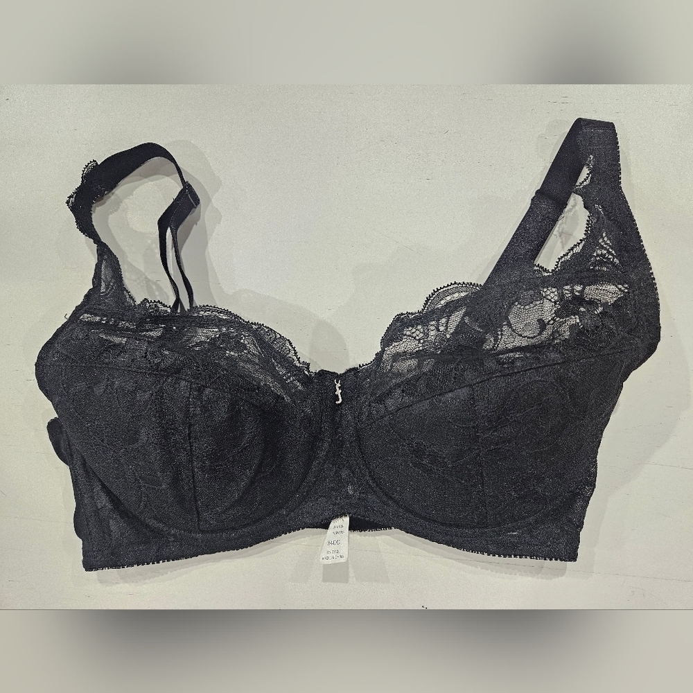 Frederick's of Hollywood Black Lace Bra. Size 34DD. Sexy Stylish Lace